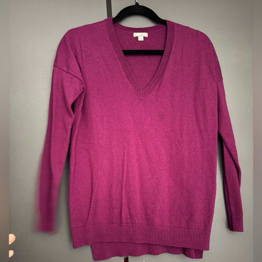 GAP fuchsia V-Neck Sweater Soft Knit Long Sleeves